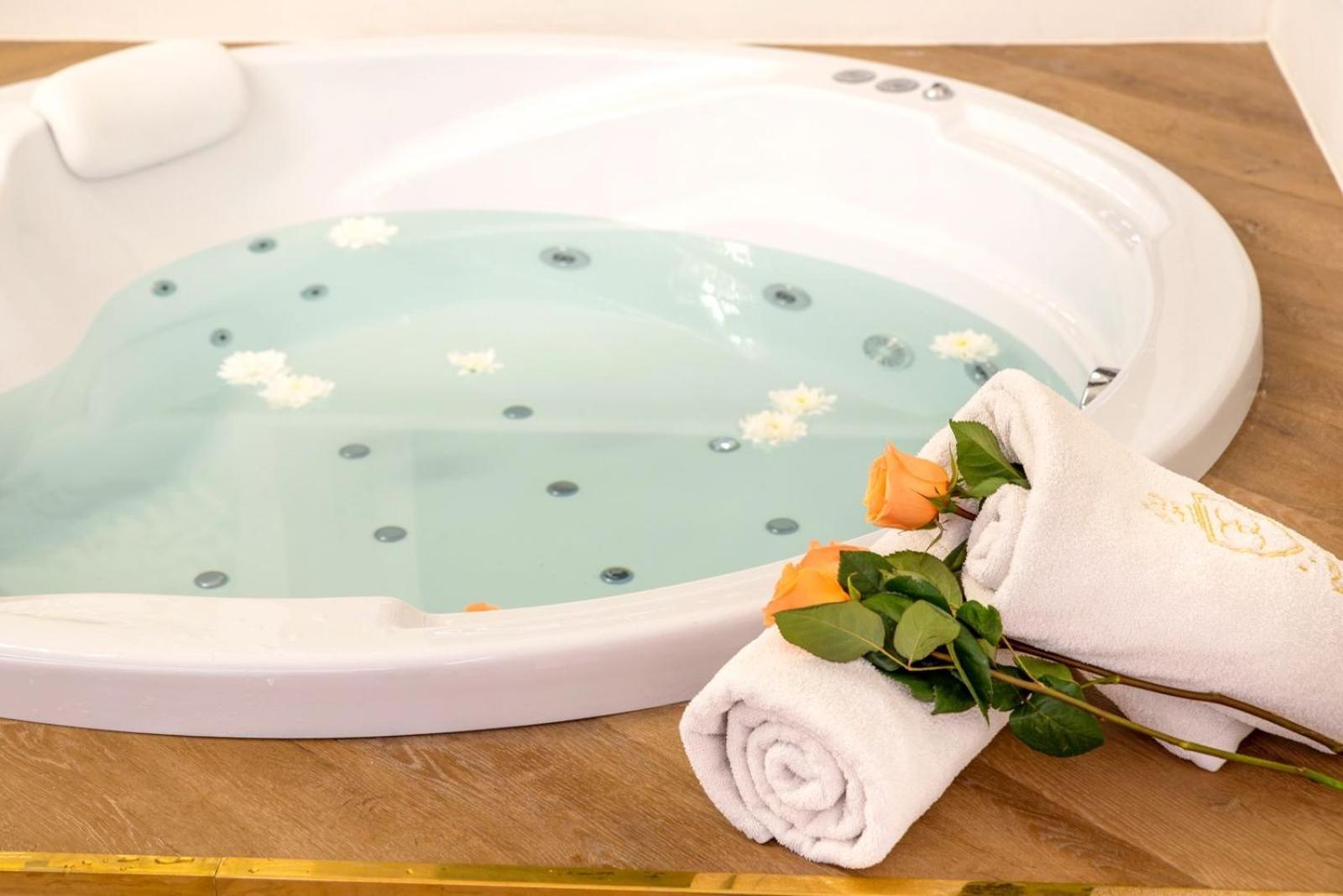 Jacuzzi Royal Suite Budapest Exterior photo