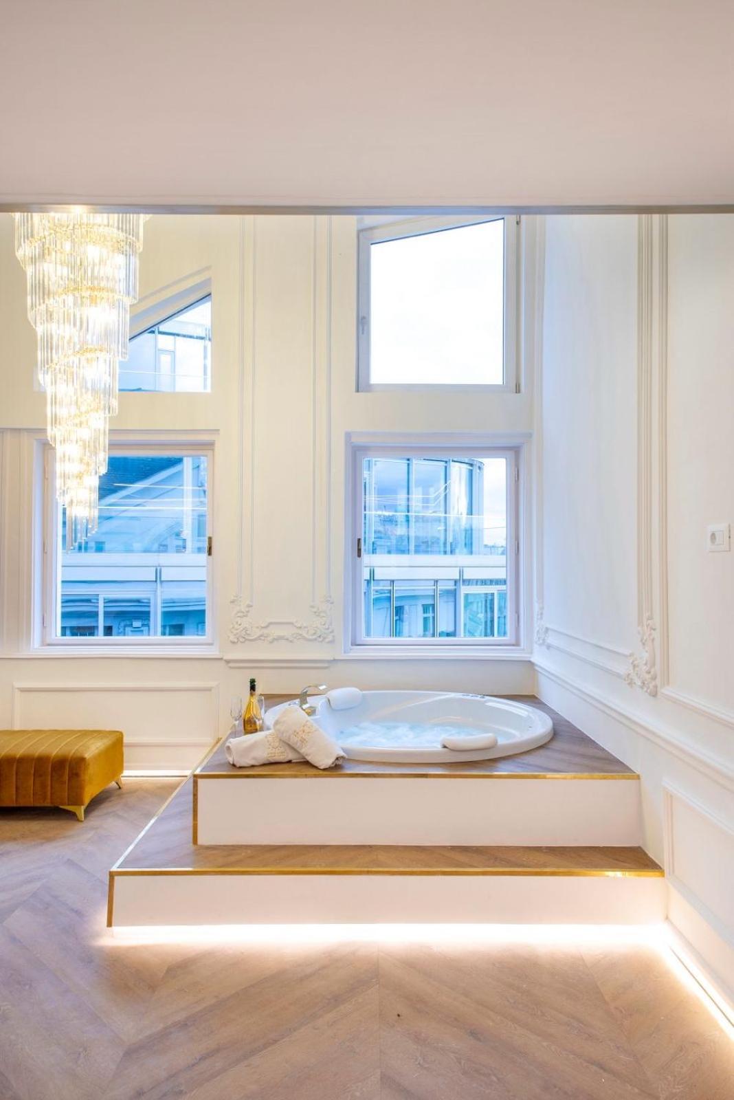 Jacuzzi Royal Suite Budapest Exterior photo
