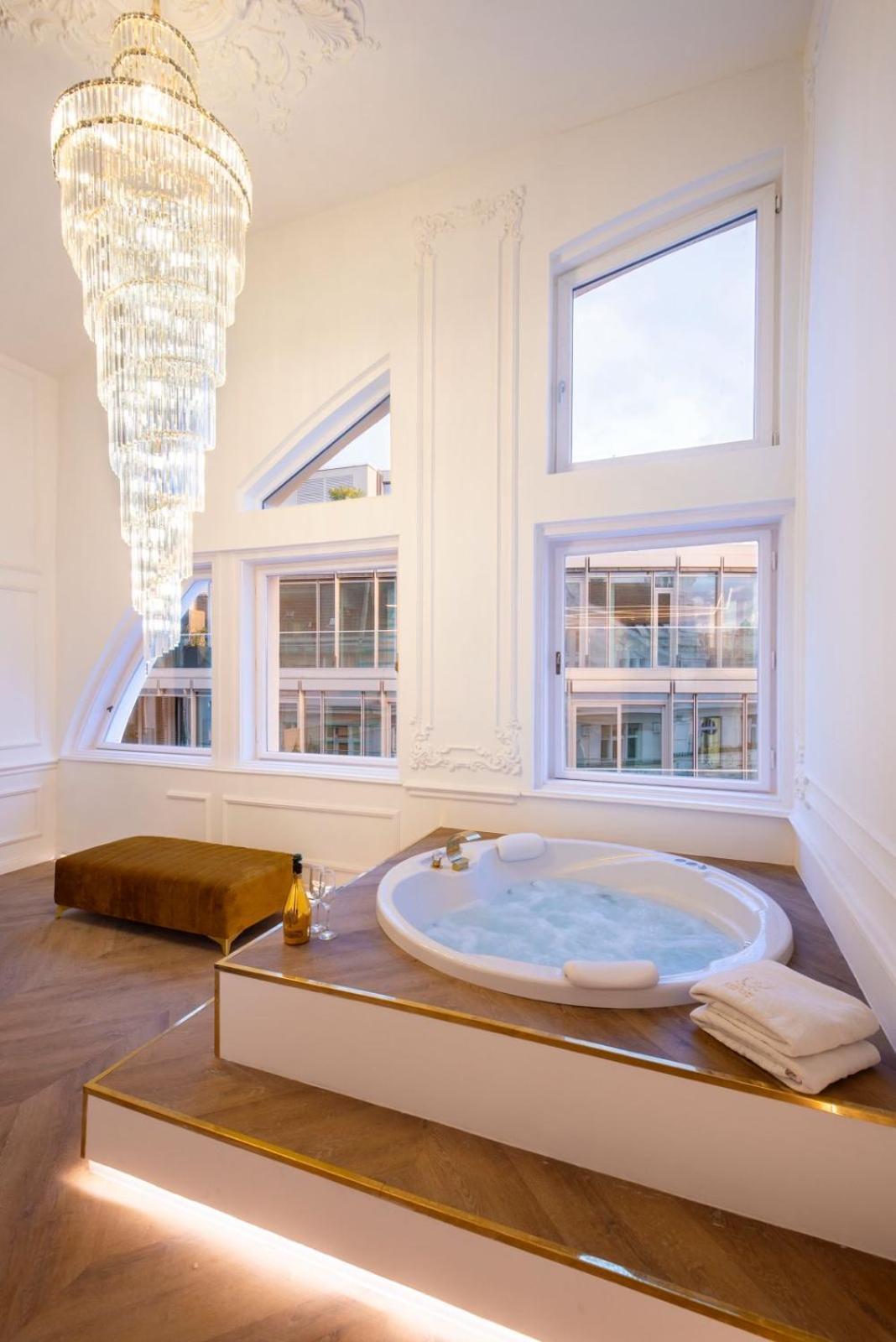 Jacuzzi Royal Suite Budapest Exterior photo