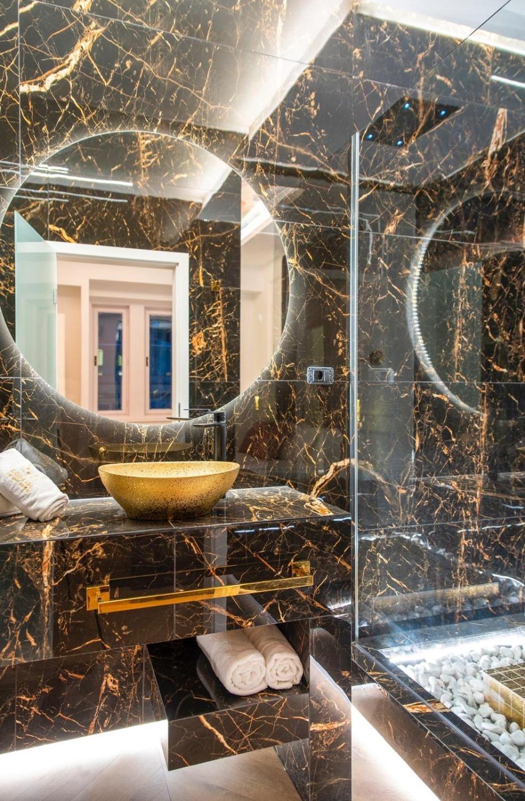 Jacuzzi Royal Suite Budapest Exterior photo