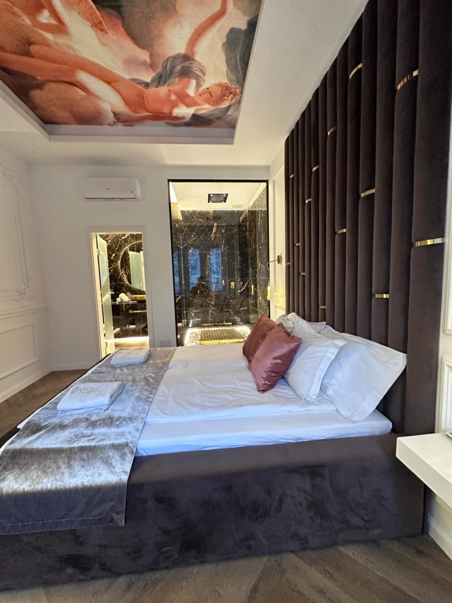 Jacuzzi Royal Suite Budapest Exterior photo