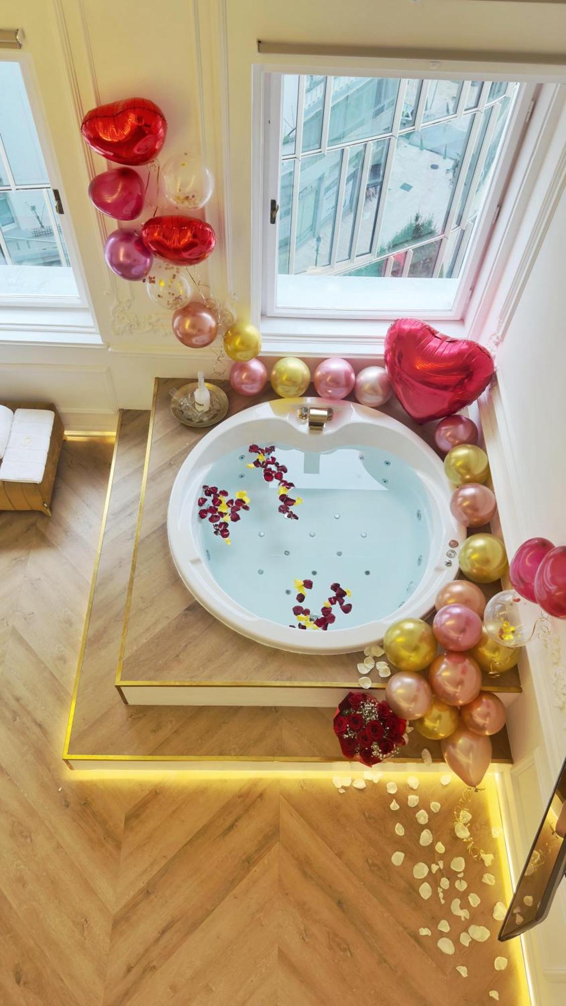 Jacuzzi Royal Suite Budapest Exterior photo